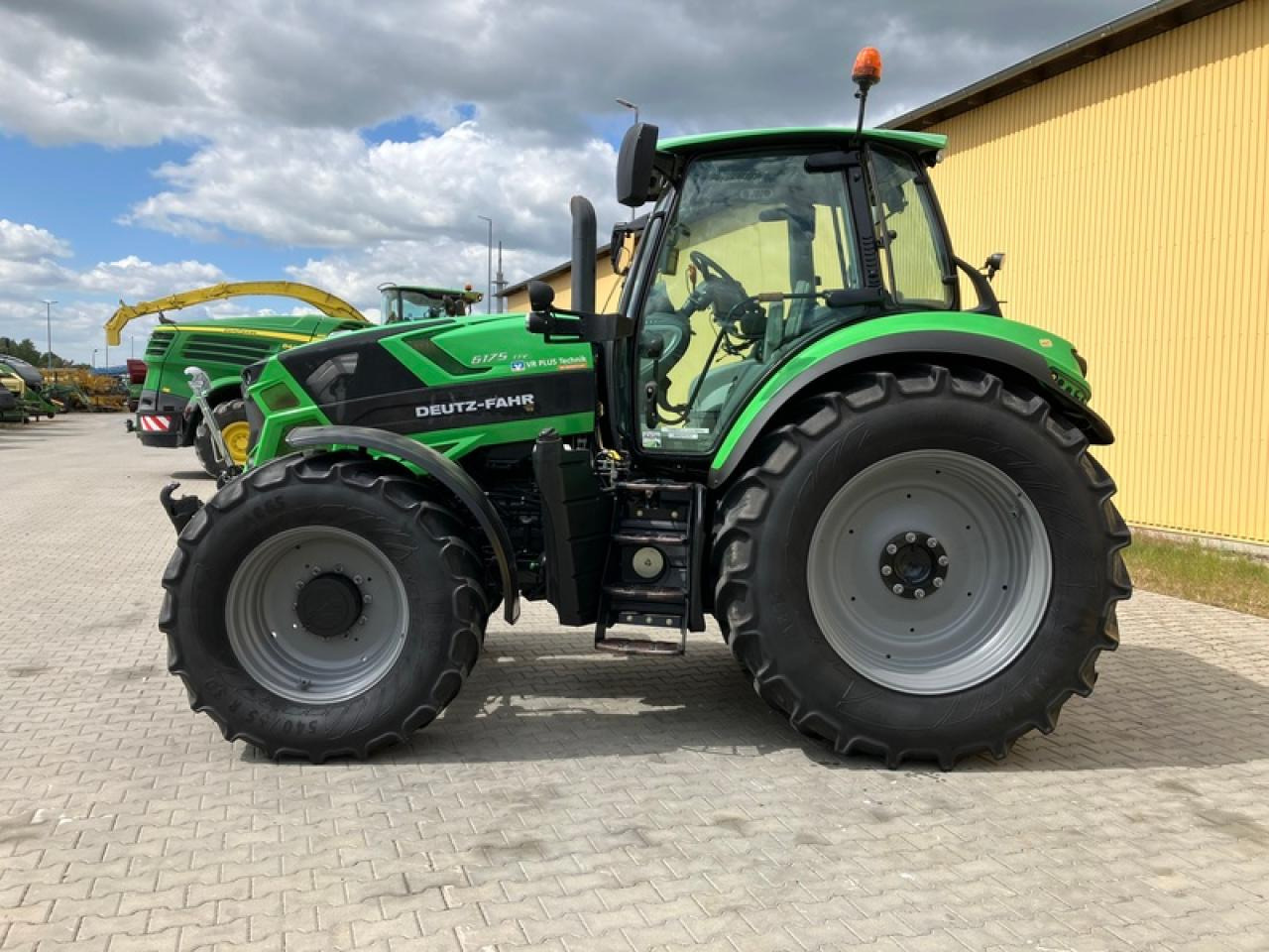 Deutz-Fahr 6175 TTV - Farm tractor: picture 2 Deutz-Fahr 6175 TTV - Farm tractor: picture 2
