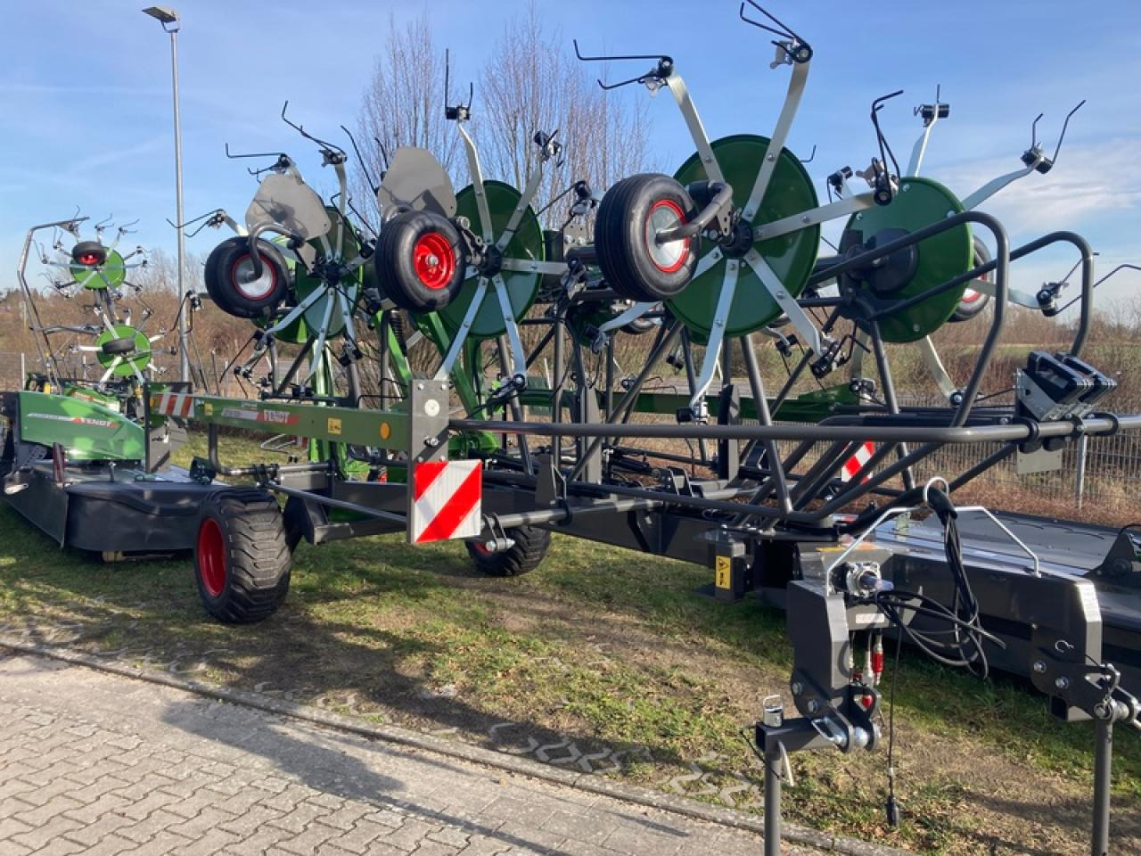 Fendt LOTUS 1020 T - Tedder/ Rake: picture 1 Fendt LOTUS 1020 T - Tedder/ Rake: picture 1