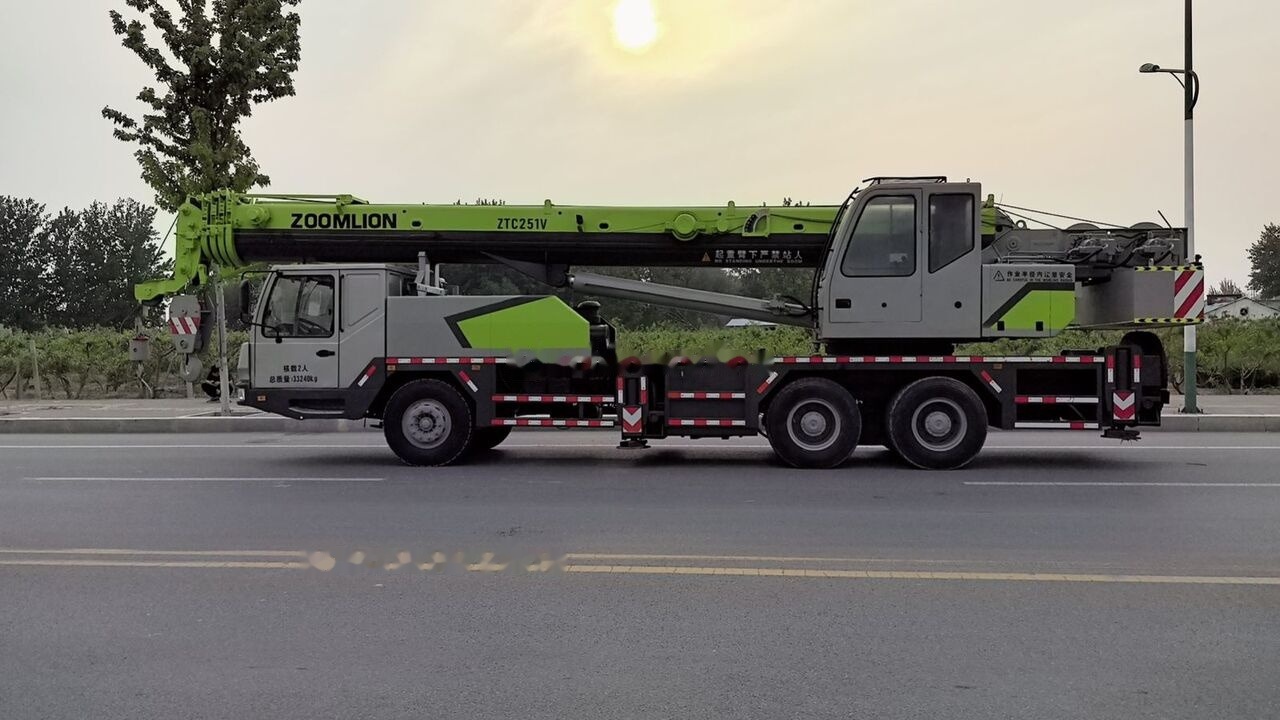 Zoomlion ZTC251V ZTC350 ZTV500 25T 35T 50T 25ton 35ton - Mobile crane: picture 1 Zoomlion ZTC251V ZTC350 ZTV500 25T 35T 50T 25ton 35ton - Mobile crane: picture 1