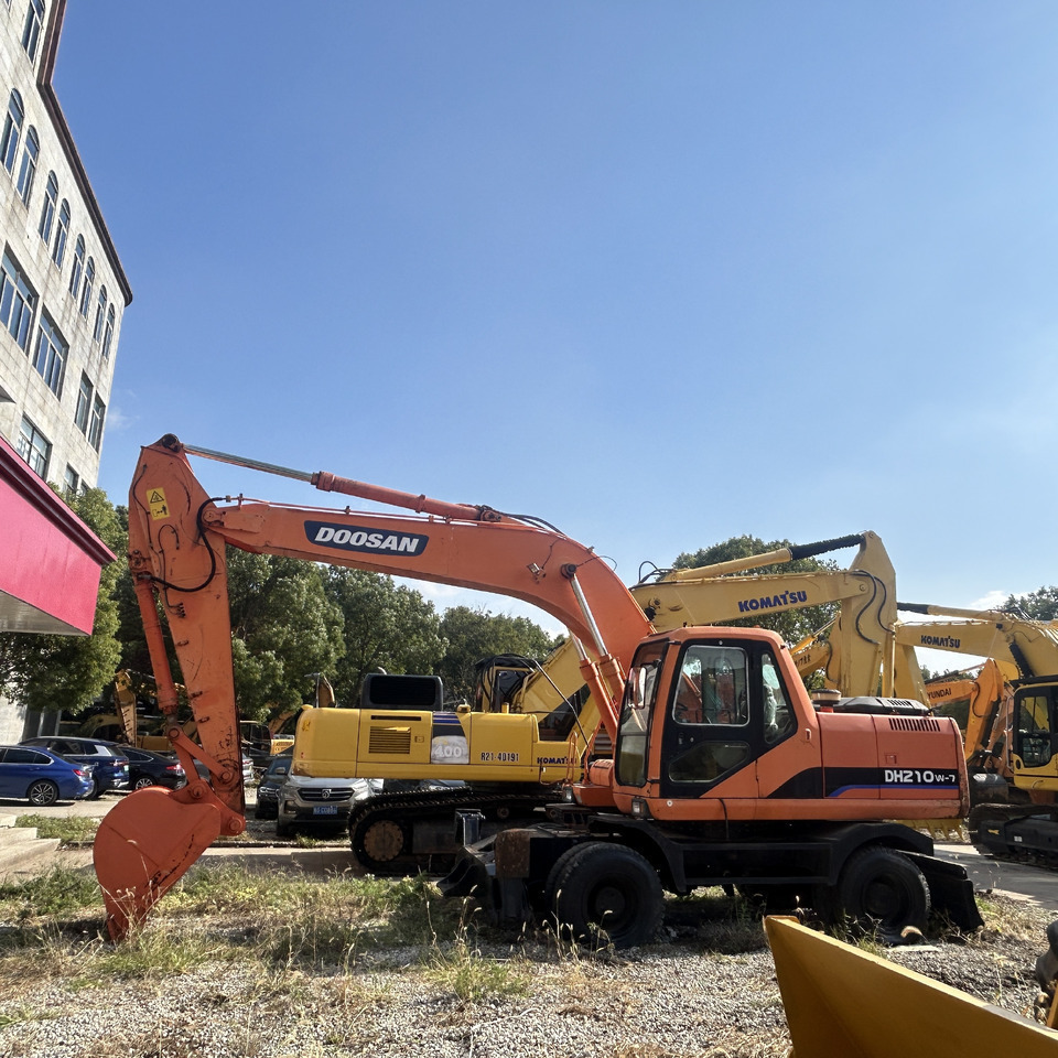 Doosan DH210w-7 wheel excavator - Wheel excavator: picture 3 Doosan DH210w-7 wheel excavator - Wheel excavator: picture 3