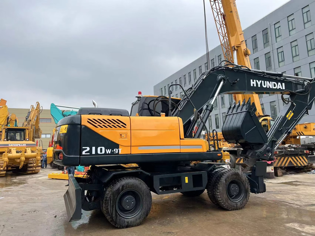 Hyundai 210w-9 wheel excavator - Wheel excavator: picture 1 Hyundai 210w-9 wheel excavator - Wheel excavator: picture 1