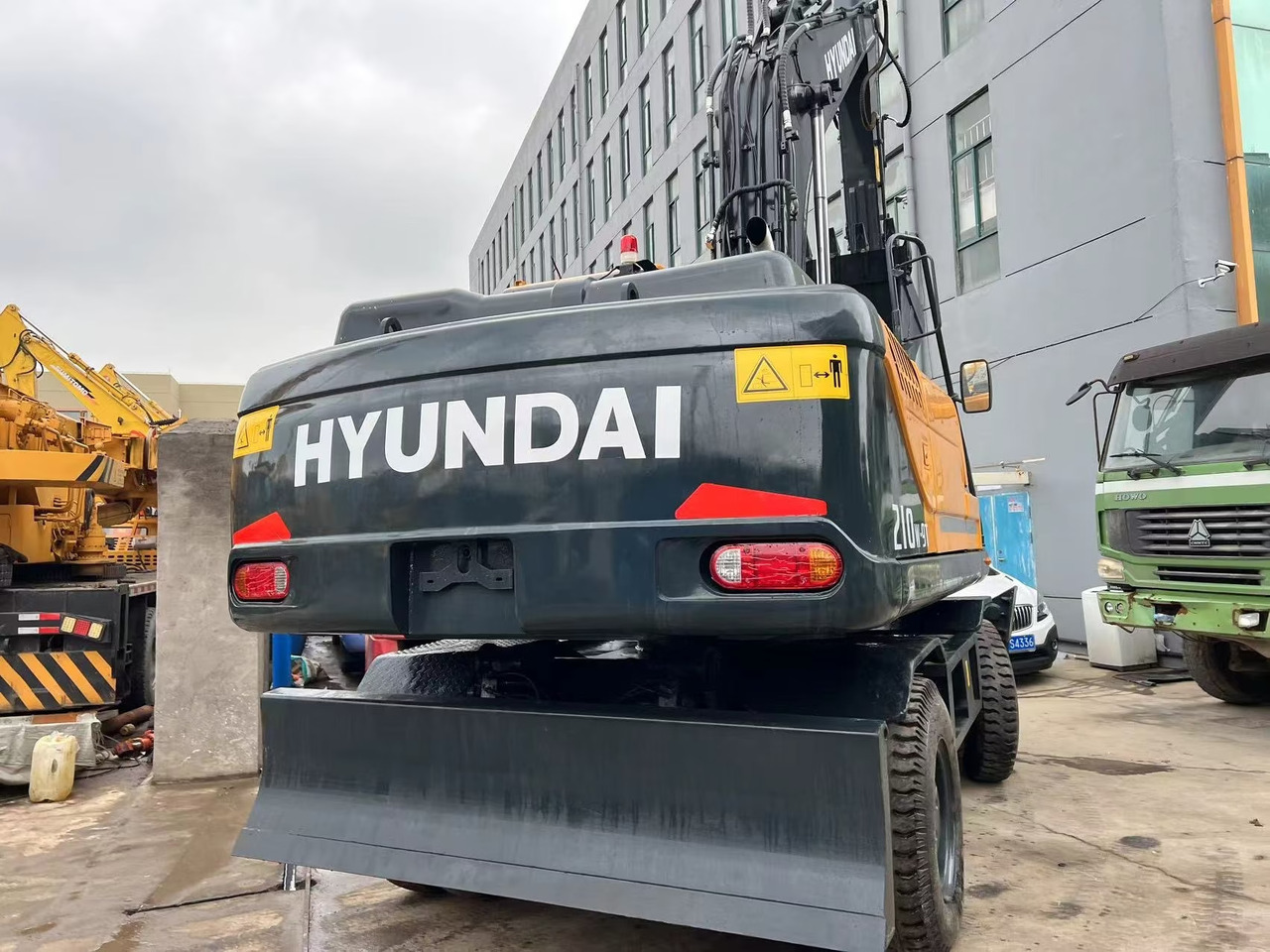 Hyundai 210w-9 wheel excavator - Wheel excavator: picture 4 Hyundai 210w-9 wheel excavator - Wheel excavator: picture 4
