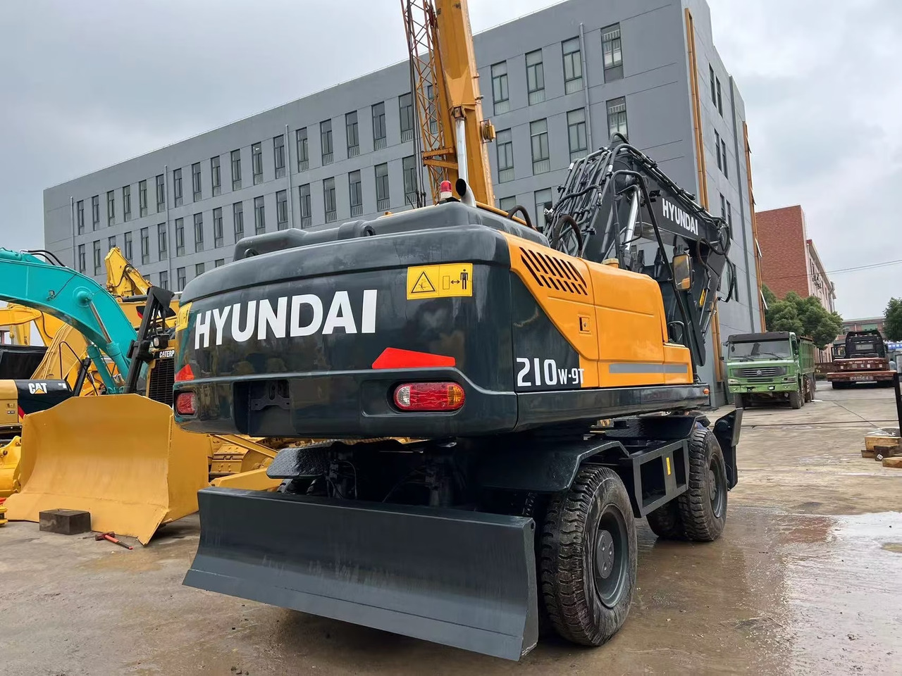 Hyundai 210w-9 wheel excavator - Wheel excavator: picture 2 Hyundai 210w-9 wheel excavator - Wheel excavator: picture 2