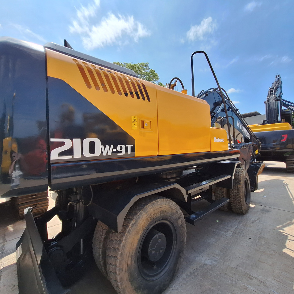 Hyundai 210w-9T wheel excavator - Wheel excavator: picture 2 Hyundai 210w-9T wheel excavator - Wheel excavator: picture 2
