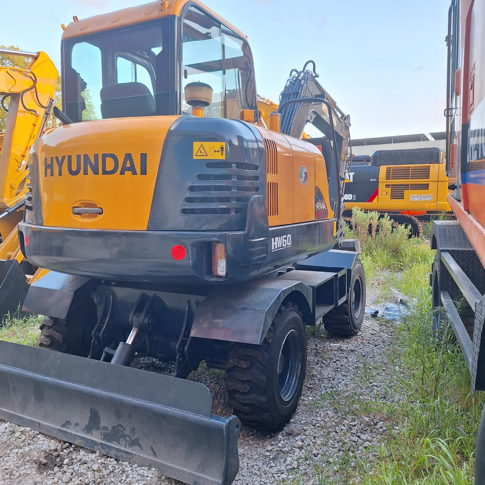 Hyundai 60vs excavator - Wheel excavator: picture 3 Hyundai 60vs excavator - Wheel excavator: picture 3