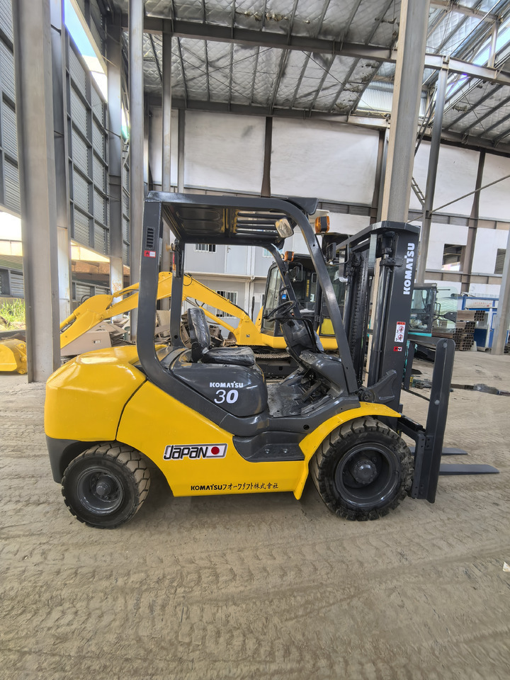 Komatsu FD30 Forklift - Diesel forklift: picture 2 Komatsu FD30 Forklift - Diesel forklift: picture 2