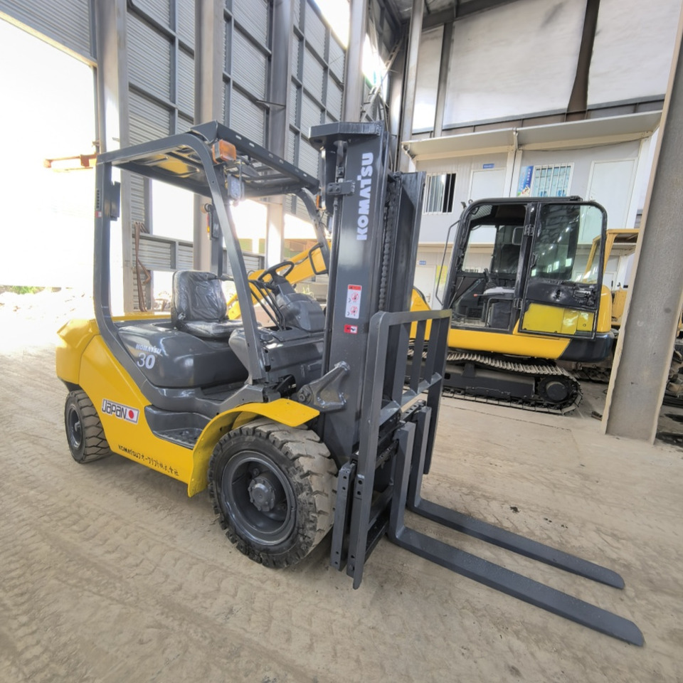 Komatsu FD30 Forklift - Diesel forklift: picture 1 Komatsu FD30 Forklift - Diesel forklift: picture 1