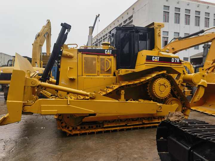 Second Hand CAT D8R Dozer Caterpillar Used D7R D8R tractor bulldozer with good engine for sale - Bulldozer: picture 4 Second Hand CAT D8R Dozer Caterpillar Used D7R D8R tractor bulldozer with good engine for sale - Bulldozer: picture 4