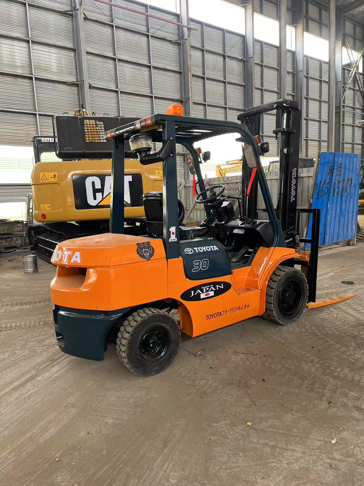 Toyota FD30 Forklift - Diesel forklift: picture 5 Toyota FD30 Forklift - Diesel forklift: picture 5