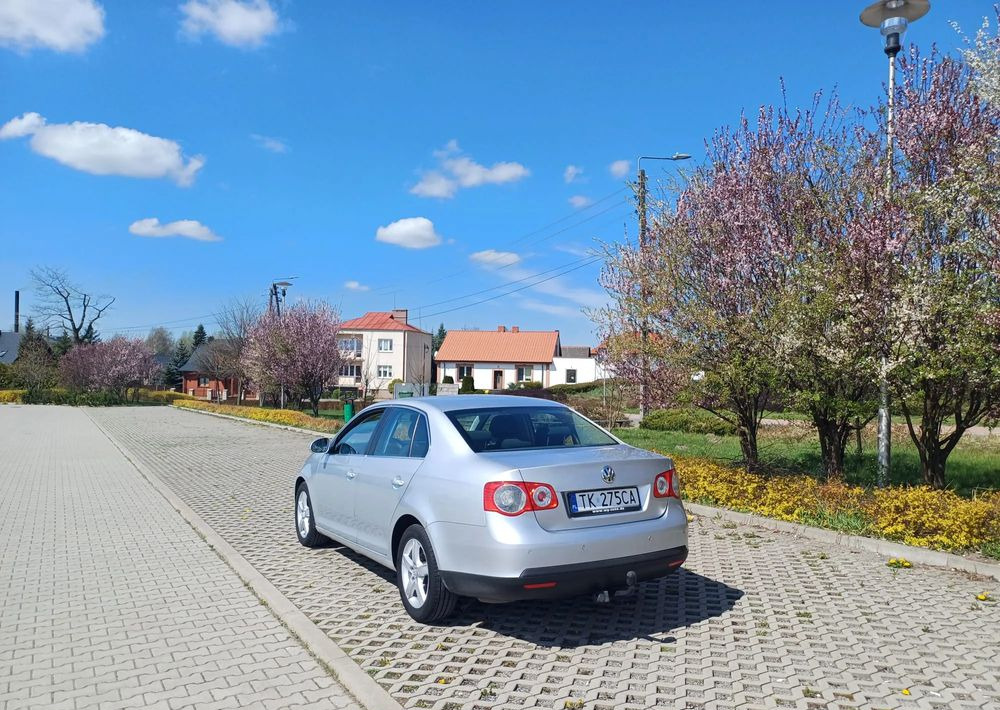 Volkswagen Jetta 2.0 TDI DPF Comfortline - Sedan: picture 4 Volkswagen Jetta 2.0 TDI DPF Comfortline - Sedan: picture 4