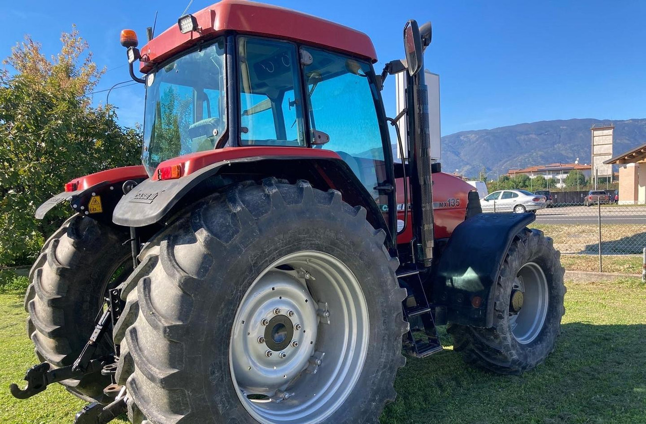 Trattore Case IH Maxxum MX135 - Farm tractor: picture 3 Trattore Case IH Maxxum MX135 - Farm tractor: picture 3