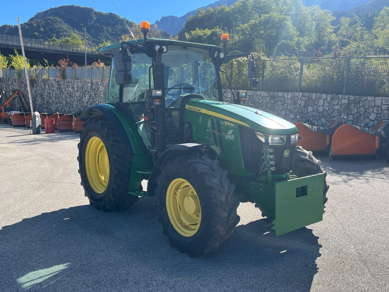JOHN DEERE 5115M - Farm tractor: picture 4 JOHN DEERE 5115M - Farm tractor: picture 4