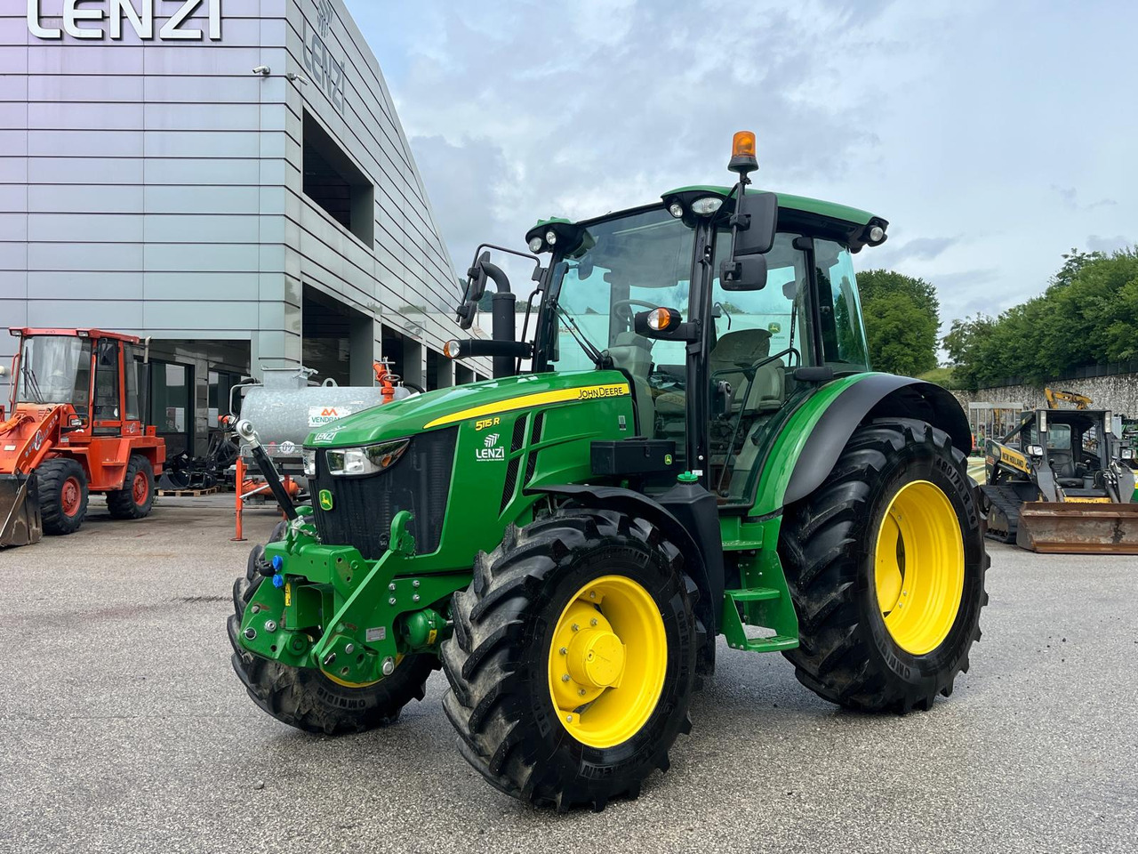 JOHN DEERE 5115R - Farm tractor: picture 2 JOHN DEERE 5115R - Farm tractor: picture 2
