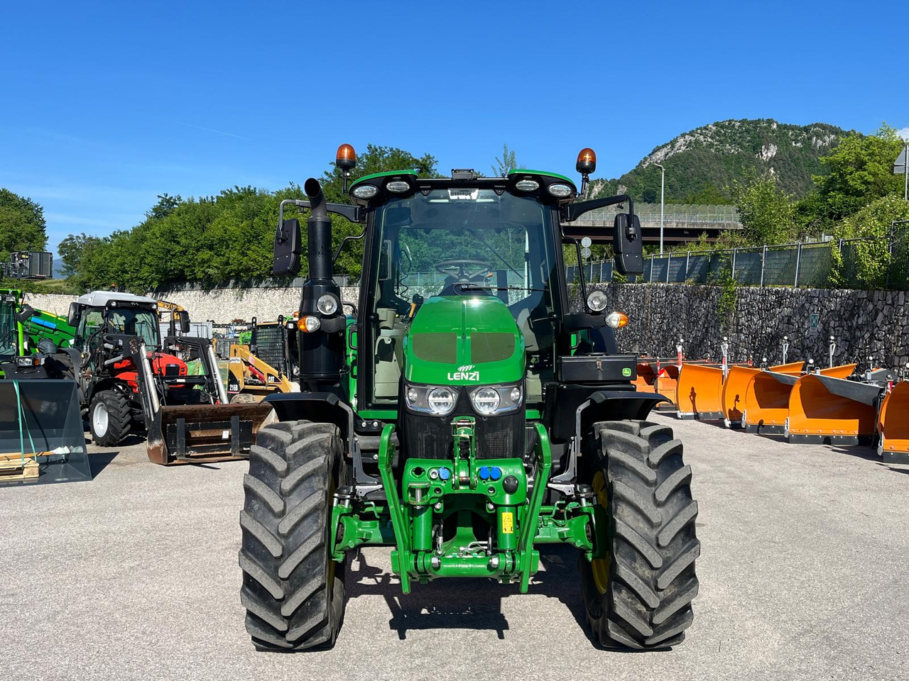 JOHN DEERE 6100M - Farm tractor: picture 3 JOHN DEERE 6100M - Farm tractor: picture 3