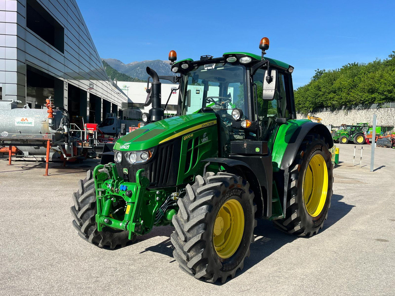 JOHN DEERE 6100M - Farm tractor: picture 2 JOHN DEERE 6100M - Farm tractor: picture 2