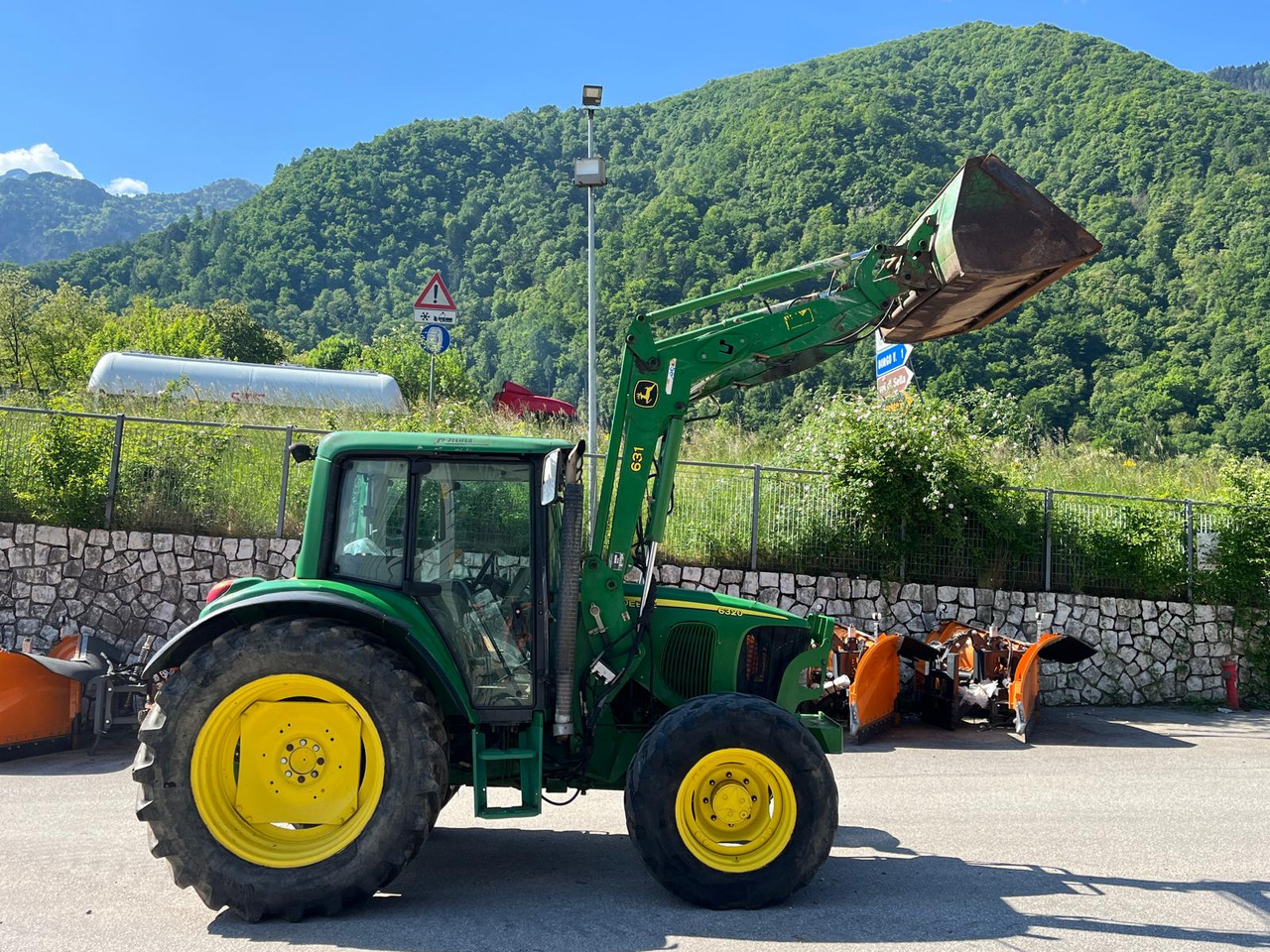 JOHN DEERE 6320 - Farm tractor: picture 4 JOHN DEERE 6320 - Farm tractor: picture 4