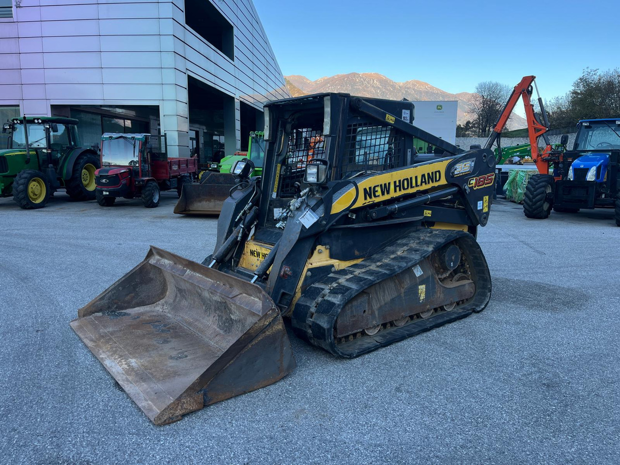 MINIPALA NEW HOLLAND C 185 - Skid steer loader: picture 2 MINIPALA NEW HOLLAND C 185 - Skid steer loader: picture 2
