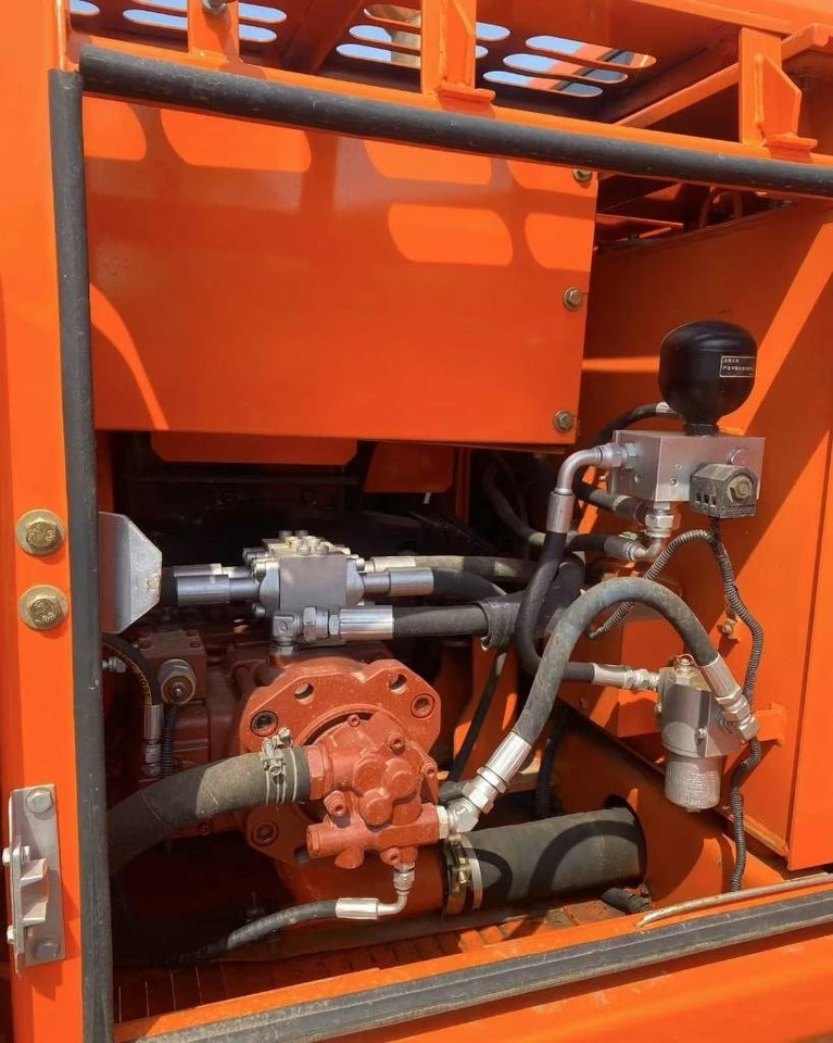 Doosan 150 - Crawler excavator: picture 3 Doosan 150 - Crawler excavator: picture 3