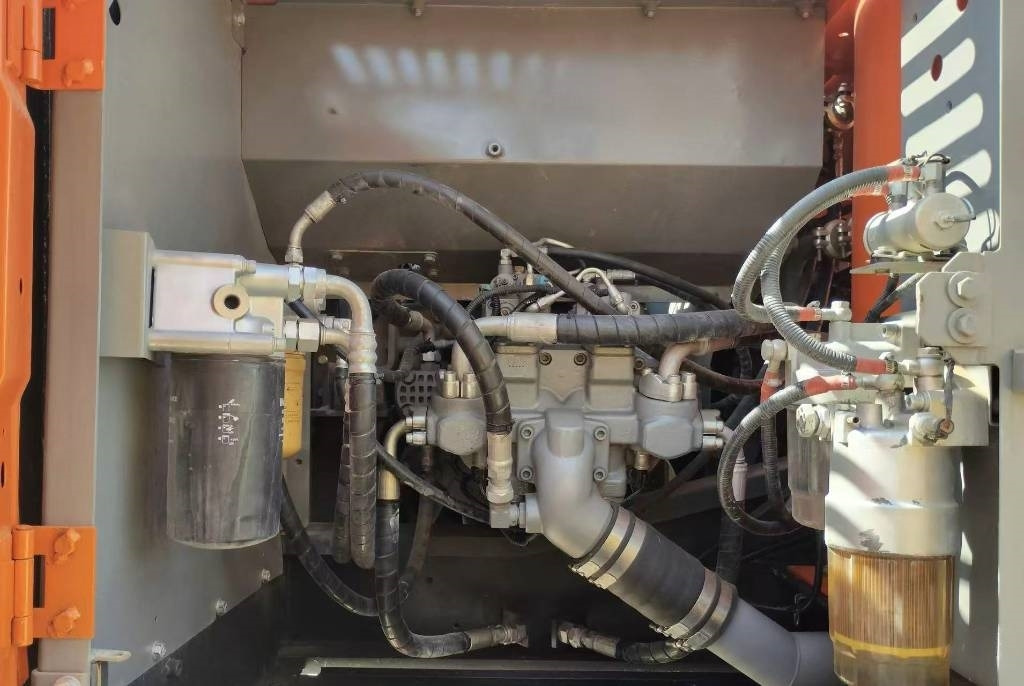 Hitachi ZX 240 - Crawler excavator: picture 2 Hitachi ZX 240 - Crawler excavator: picture 2