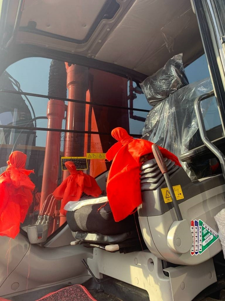 Hitachi Zaxis 200 LC - Crawler excavator: picture 2 Hitachi Zaxis 200 LC - Crawler excavator: picture 2