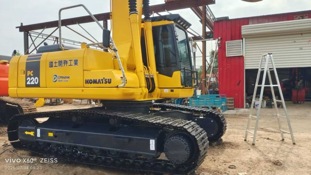 Komatsu PC 220-7  - Crawler excavator: picture 5 Komatsu PC 220-7  - Crawler excavator: picture 5