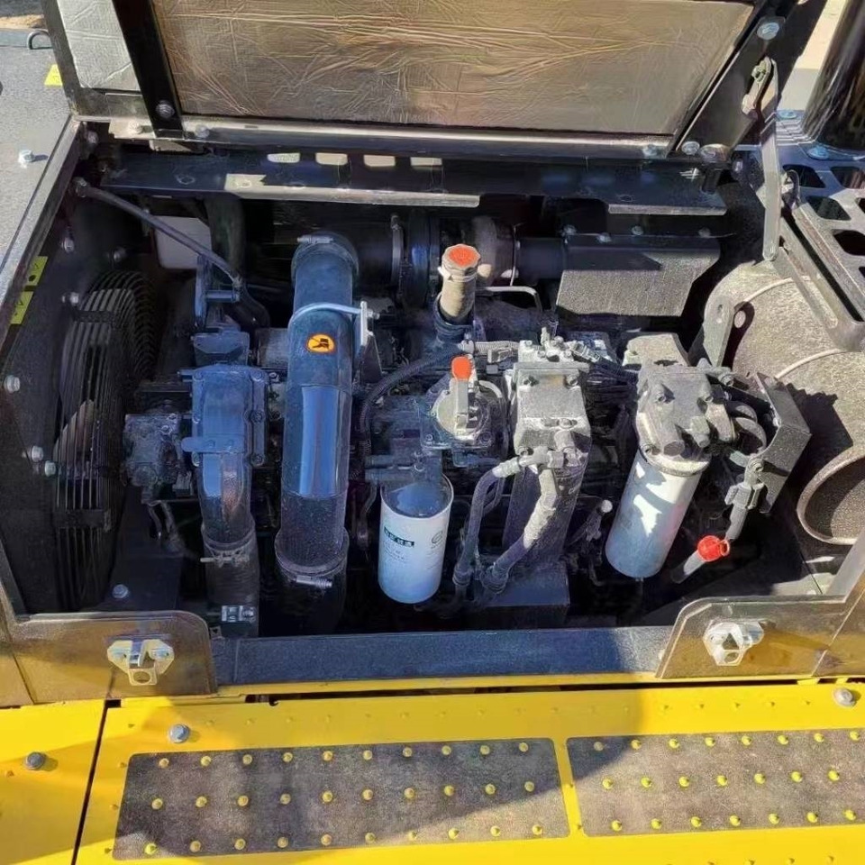 Komatsu PC 450  - Crawler excavator: picture 4 Komatsu PC 450  - Crawler excavator: picture 4