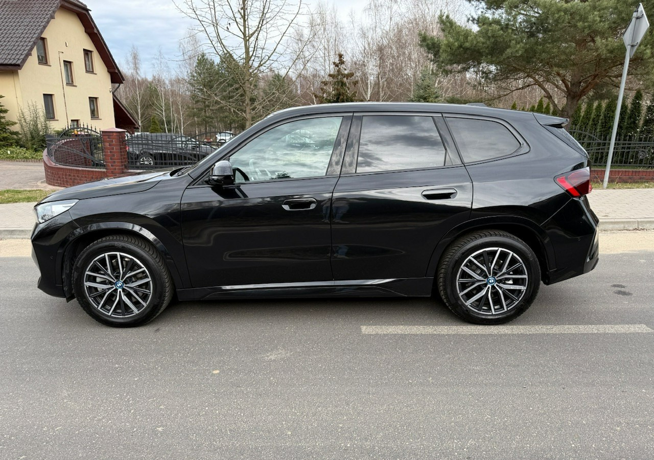 BMW X1 iX1 iX1 xDrive30 313KM M-Sport H/K Panorama AdaptiveLed Masaże Kam360 - Car: picture 2 BMW X1 iX1 iX1 xDrive30 313KM M-Sport H/K Panorama AdaptiveLed Masaże Kam360 - Car: picture 2