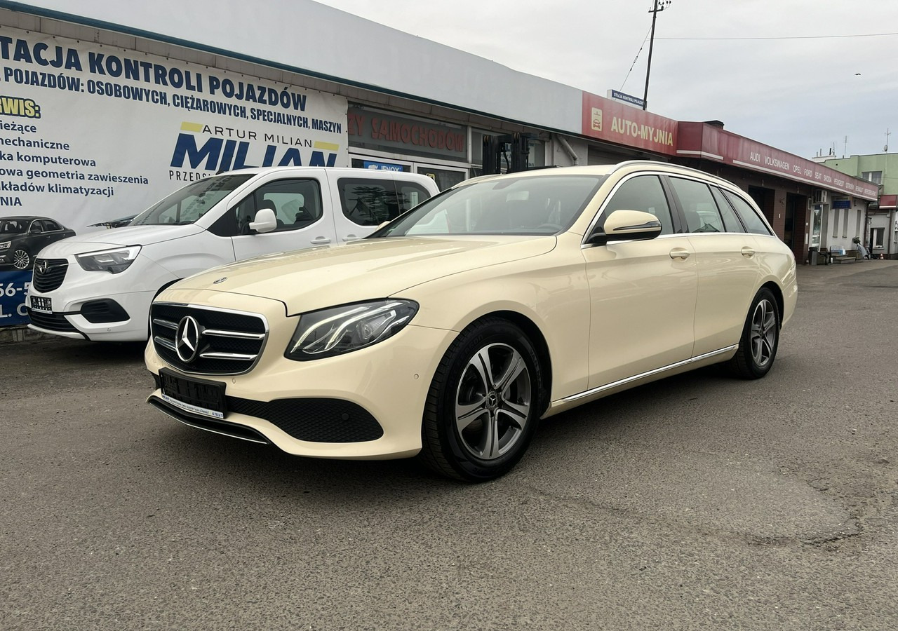 Mercedes-Benz Klasa E E220d T 9G-tronic 197KM Navi FullLed Kamera Asystent Model 2020 FV 2 - Car: picture 2 Mercedes-Benz Klasa E E220d T 9G-tronic 197KM Navi FullLed Kamera Asystent Model 2020 FV 2 - Car: picture 2