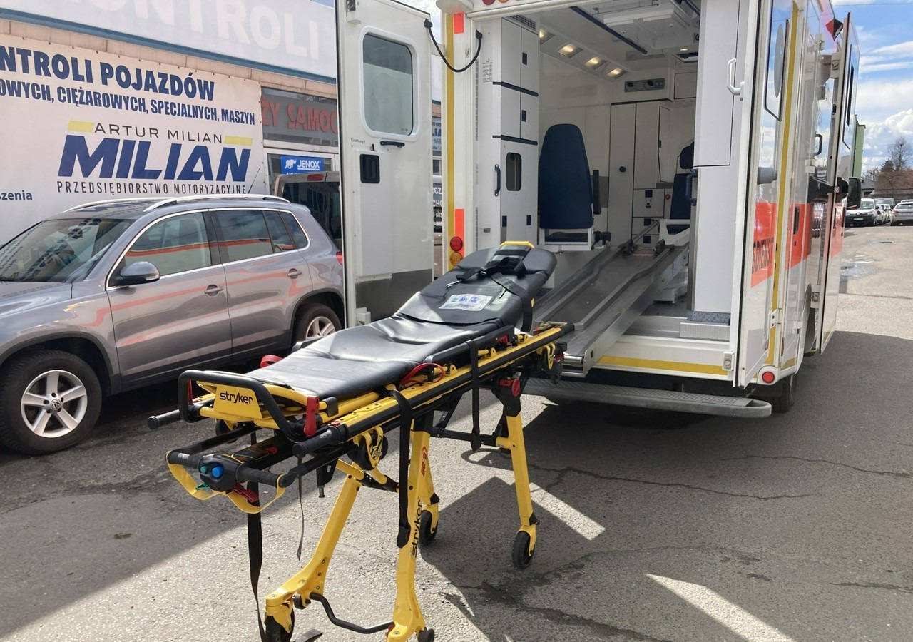 Mercedes-Benz Sprinter Sprinter 519 Karetka 4X4 Ambulans MODEL 2017 - Ambulance: picture 1 Mercedes-Benz Sprinter Sprinter 519 Karetka 4X4 Ambulans MODEL 2017 - Ambulance: picture 1