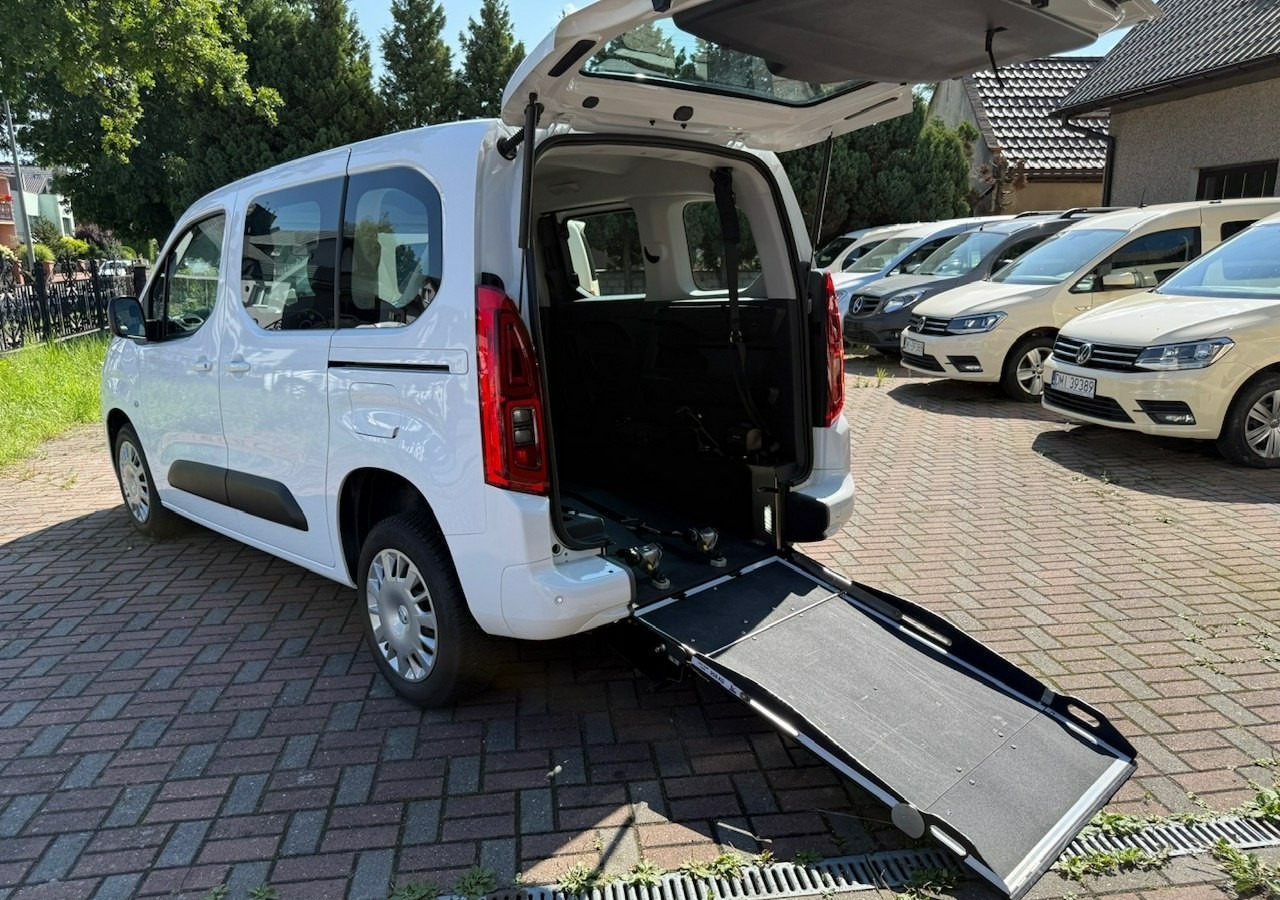 Opel Combo IV Opel Combo Life Niepełnosprawnych inwalida Rampa 32105 km Model 2022 - Car: picture 3 Opel Combo IV Opel Combo Life Niepełnosprawnych inwalida Rampa 32105 km Model 2022 - Car: picture 3