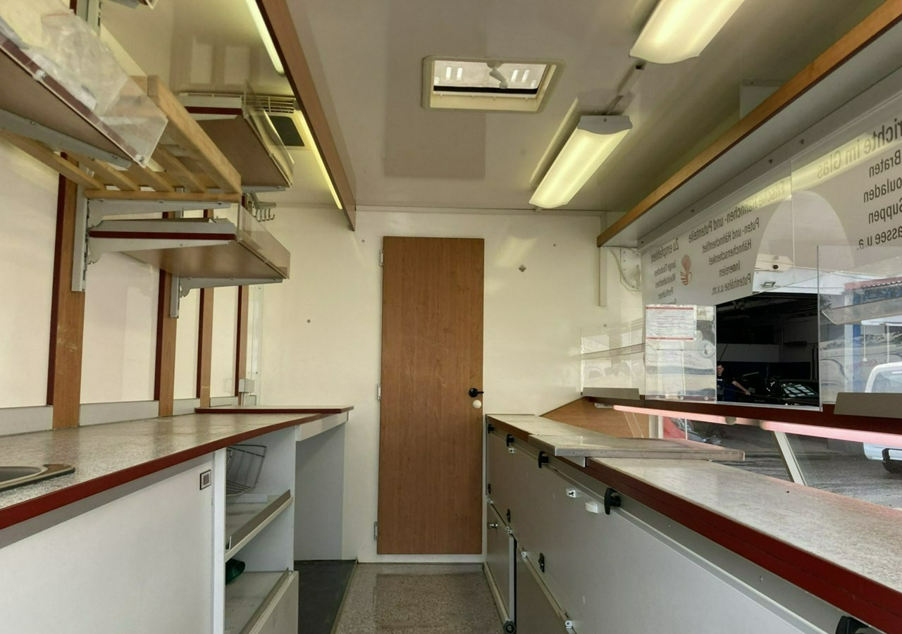 Renault Master Master Autosklep Gastronomiczny Food Truck Foodtruck Sklep bar 2009 - Vending truck: picture 1 Renault Master Master Autosklep Gastronomiczny Food Truck Foodtruck Sklep bar 2009 - Vending truck: picture 1