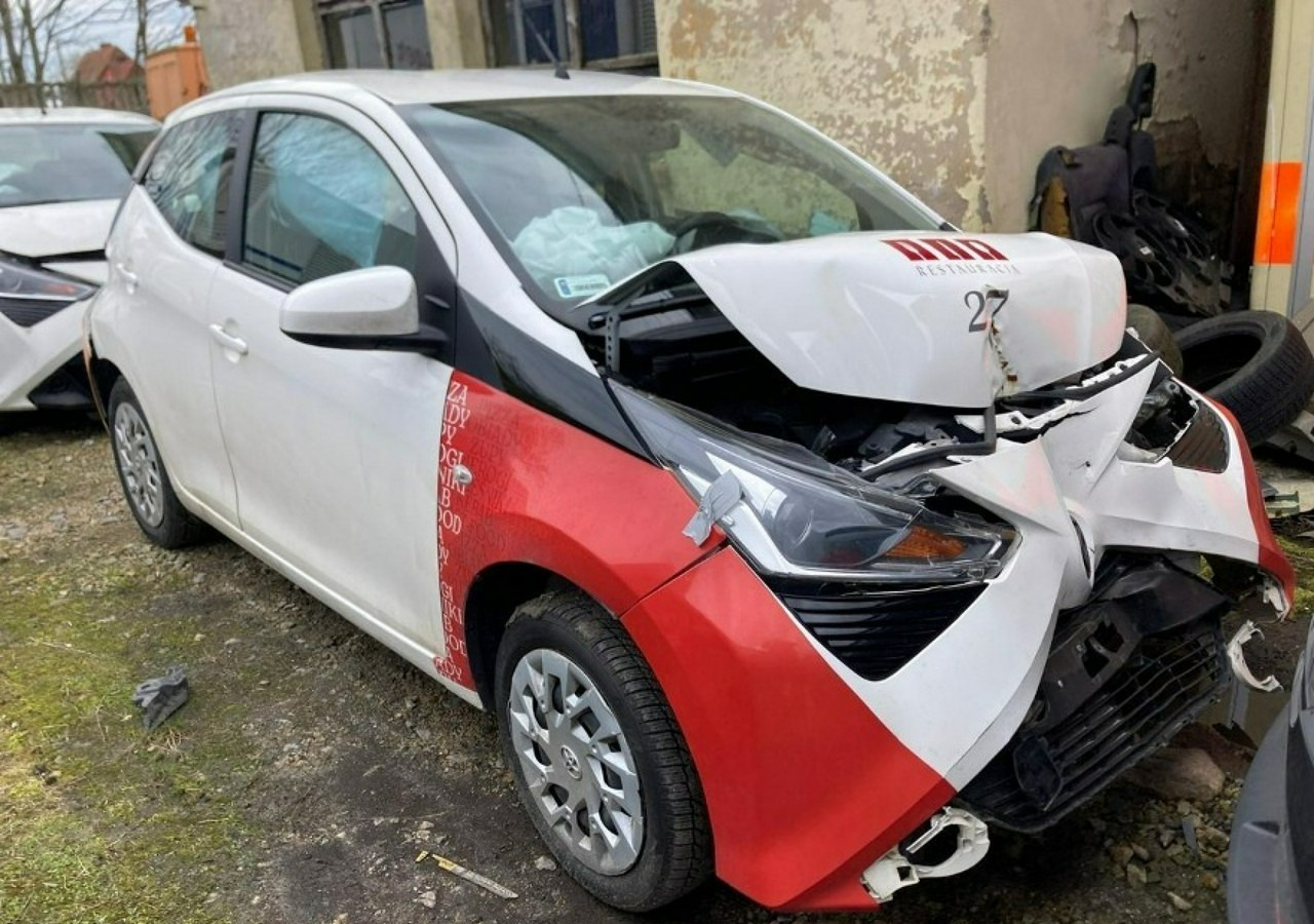 Toyota Aygo II Aygo 1.0-16V Klima Salon PL 2021 Bezyna + LPG - Hatchback: picture 1 Toyota Aygo II Aygo 1.0-16V Klima Salon PL 2021 Bezyna + LPG - Hatchback: picture 1