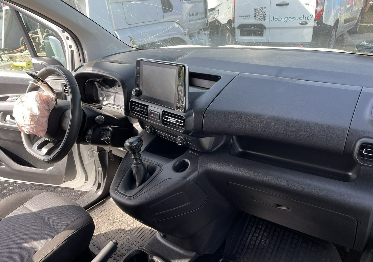 Toyota ProAce Proace City Verso Toyota Proace City Verso Long 1.5 D-4D Business 2021Salon - Car: picture 5 Toyota ProAce Proace City Verso Toyota Proace City Verso Long 1.5 D-4D Business 2021Salon - Car: picture 5