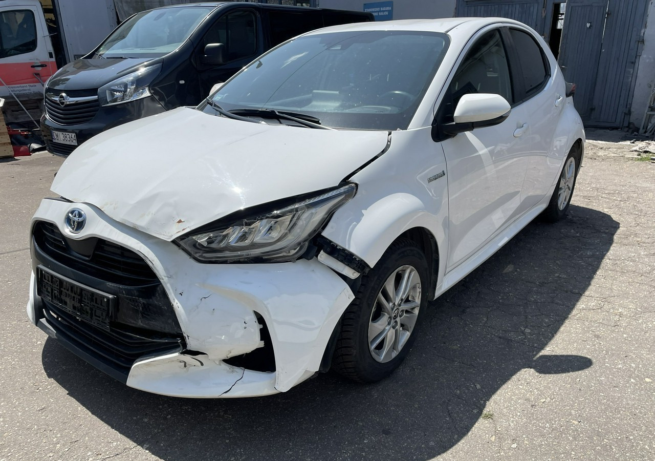 Toyota Yaris IV Toyota Yaris Hybrid 1.5 Active Salon PL 2023 FV 23% - Hatchback: picture 1 Toyota Yaris IV Toyota Yaris Hybrid 1.5 Active Salon PL 2023 FV 23% - Hatchback: picture 1