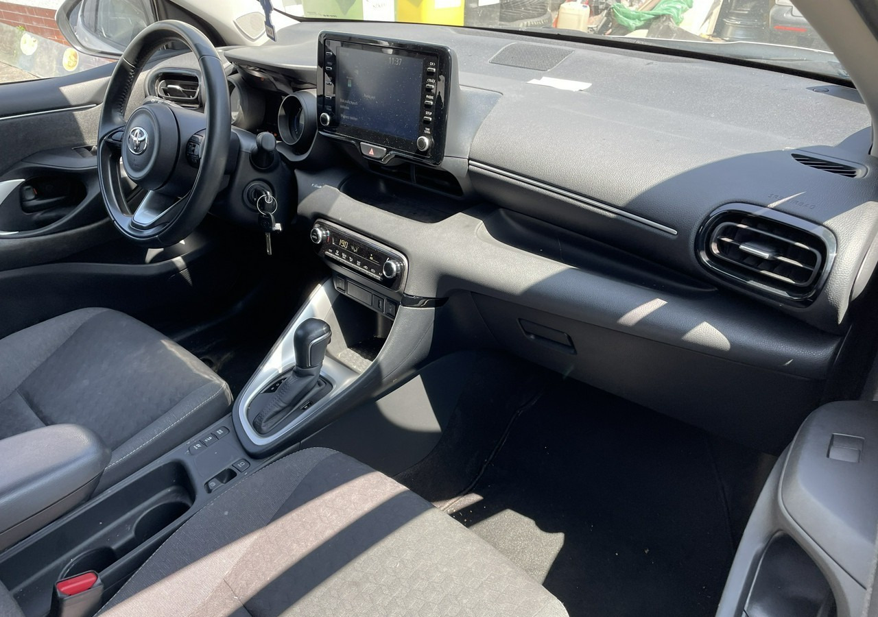 Toyota Yaris IV Toyota Yaris Hybrid 1.5 Active Salon PL 2023 FV 23% - Hatchback: picture 4 Toyota Yaris IV Toyota Yaris Hybrid 1.5 Active Salon PL 2023 FV 23% - Hatchback: picture 4