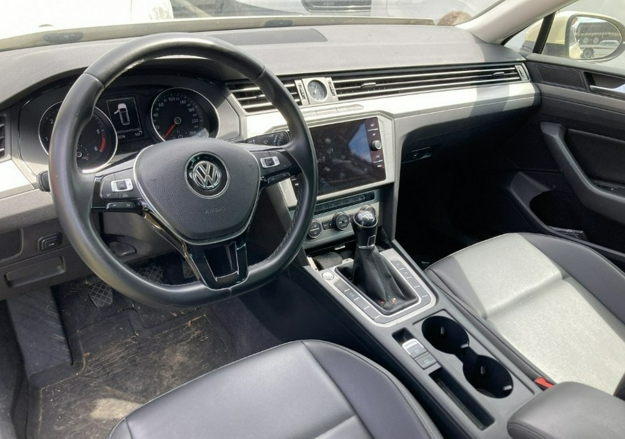 Volkswagen Passat B8 Passat B8 2.0-150KM 2018 - Car: picture 5 Volkswagen Passat B8 Passat B8 2.0-150KM 2018 - Car: picture 5