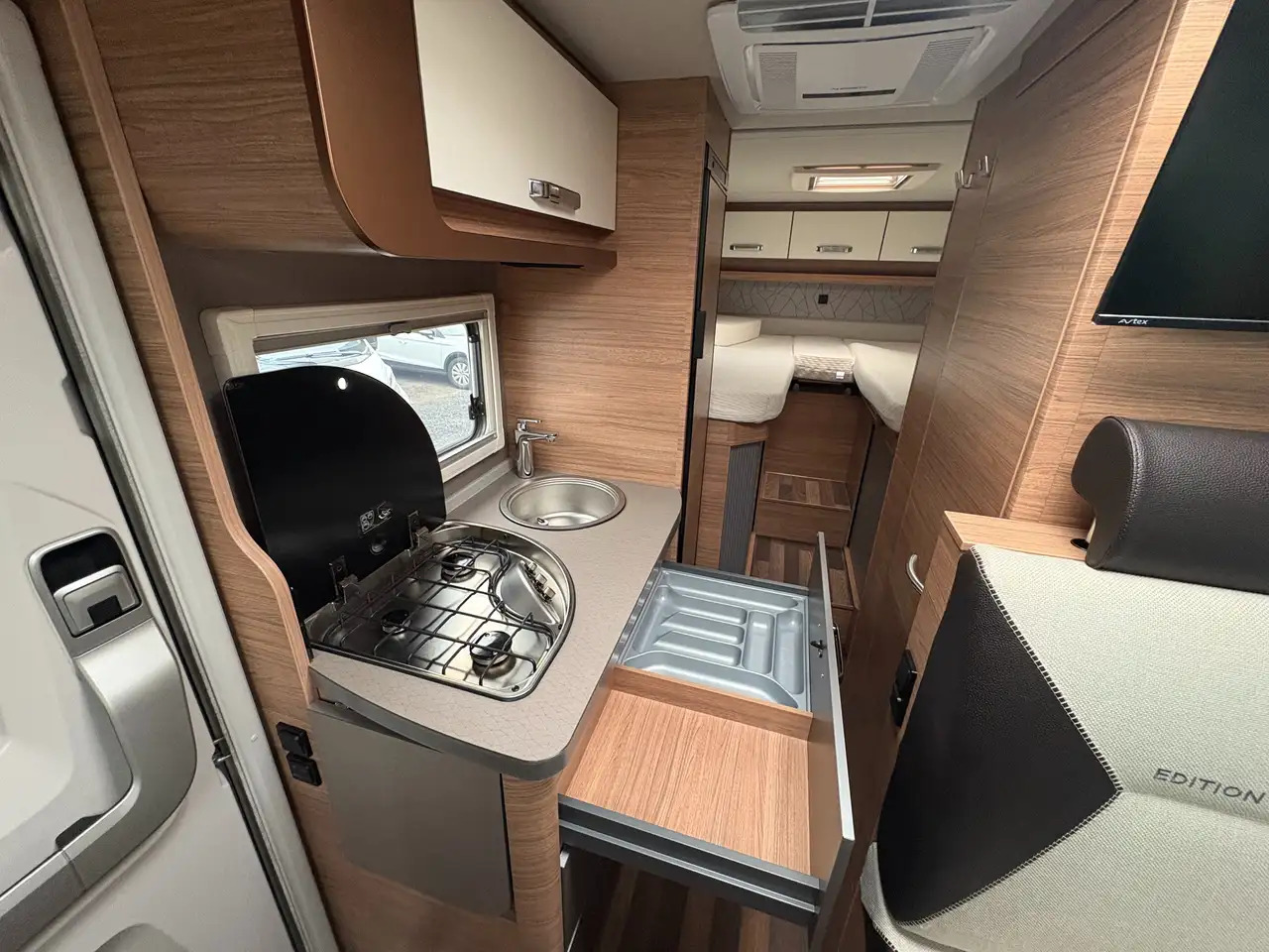 New Semi-integrated motorhome Volkswagen PEPPER 600MEG: picture 6