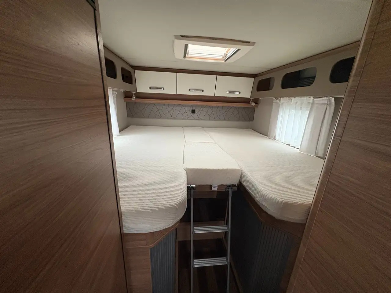 New Semi-integrated motorhome Volkswagen PEPPER 600MEG: picture 11