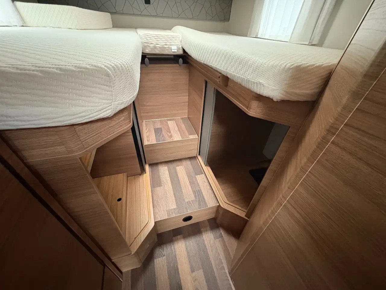 New Semi-integrated motorhome Volkswagen PEPPER 600MEG: picture 9