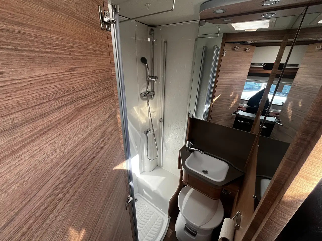 New Semi-integrated motorhome Weinsberg CaraCompact 600 MEG EDITION [PEPPER] Ab Nov. '24: picture 16