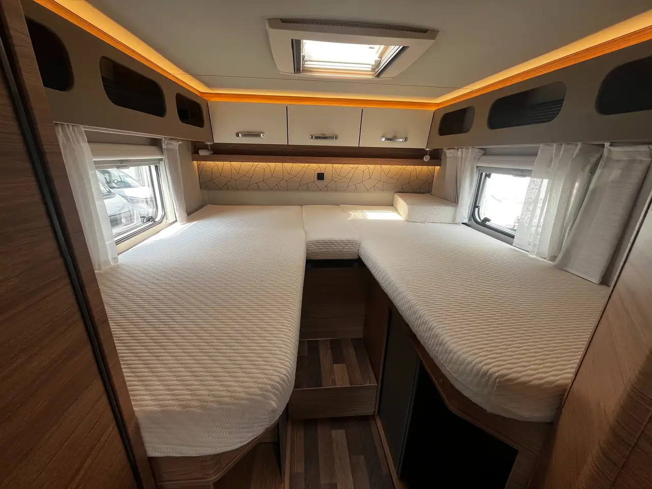New Semi-integrated motorhome Weinsberg CaraCompact 600 MEG EDITION [PEPPER] Ab Nov. '24: picture 14