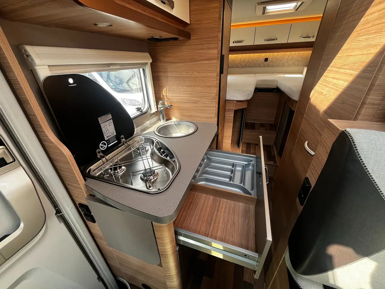 New Semi-integrated motorhome Weinsberg CaraCompact 600 MEG EDITION [PEPPER] Ab Nov. '24: picture 13