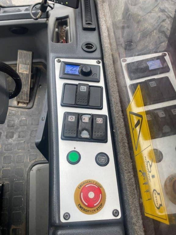 Komatsu 901 XC  on lease Komatsu 901 XC: picture 11