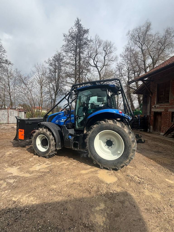 New Holland T5.110 AutoCommand - Forestry tractor: picture 1 New Holland T5.110 AutoCommand - Forestry tractor: picture 1