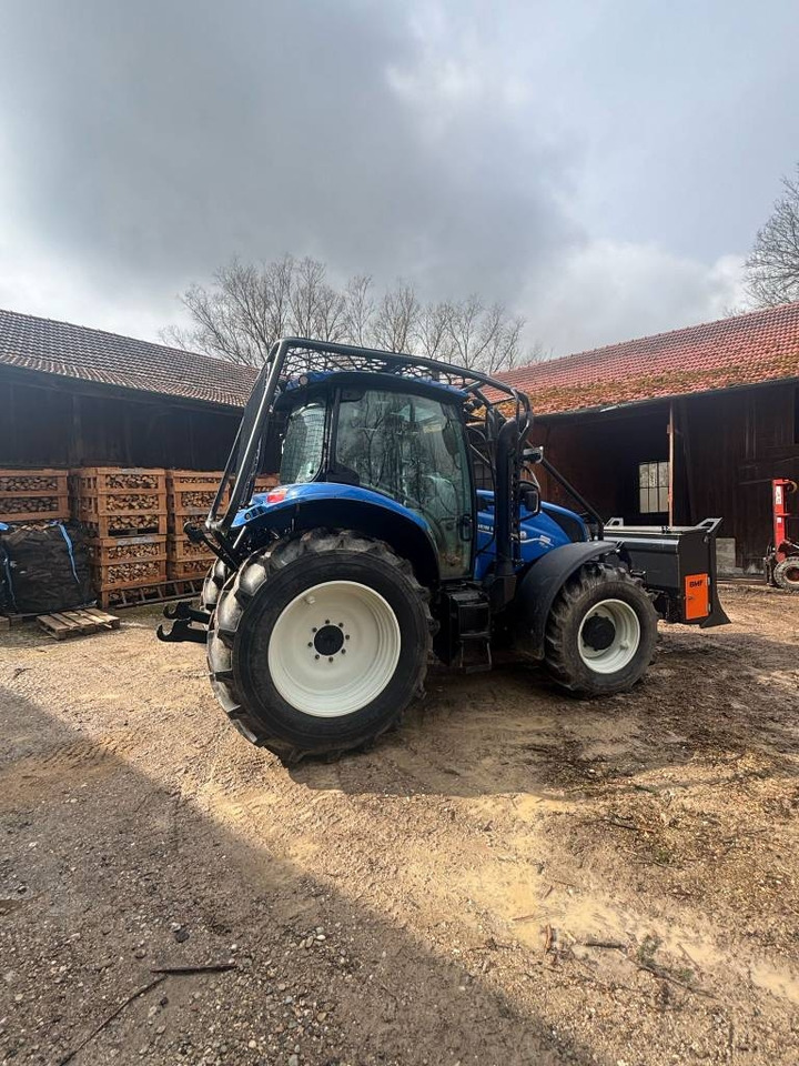 New Holland T5.110 AutoCommand - Forestry tractor: picture 4 New Holland T5.110 AutoCommand - Forestry tractor: picture 4