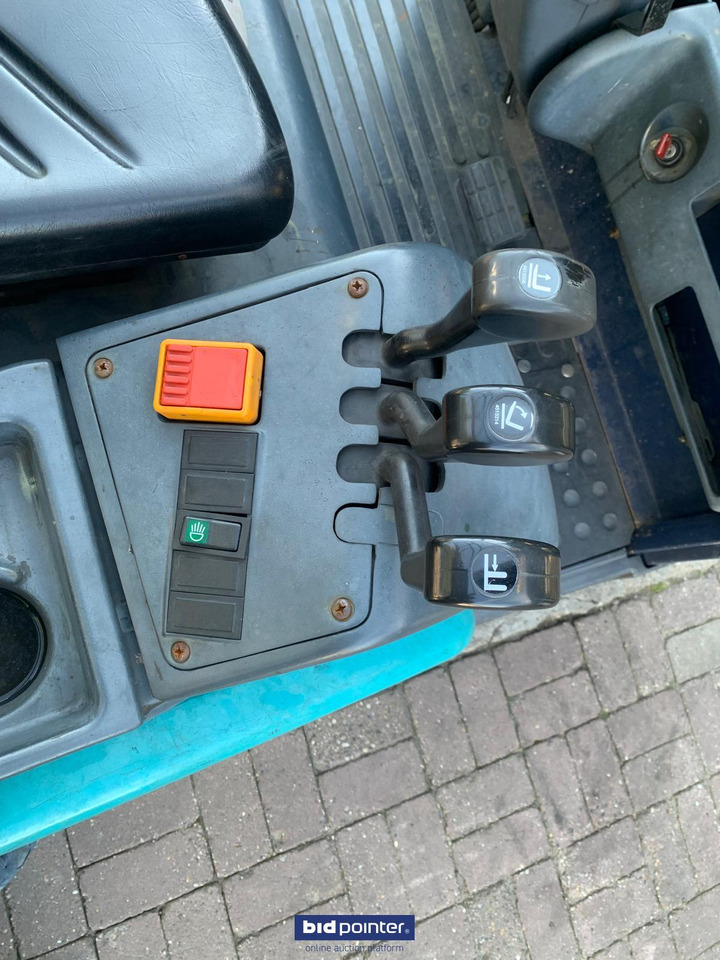 Heftruck elektrisch - 3 wiel - 1600kg! Freelift! Komatsu FB16 - 5.5 mtr. Sideshift! - Electric forklift: picture 4 Heftruck elektrisch - 3 wiel - 1600kg! Freelift! Komatsu FB16 - 5.5 mtr. Sideshift! - Electric forklift: picture 4