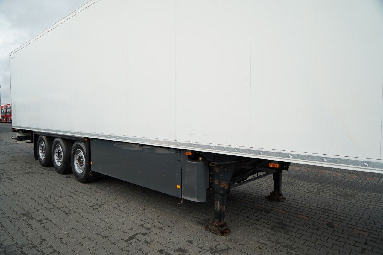 Schmitz Cargobull CHŁODNIA / THERMO KING SLX 300 / HAKÓWKA / HAKOW - Refrigerator semi-trailer: picture 5 Schmitz Cargobull CHŁODNIA / THERMO KING SLX 300 / HAKÓWKA / HAKOW - Refrigerator semi-trailer: picture 5