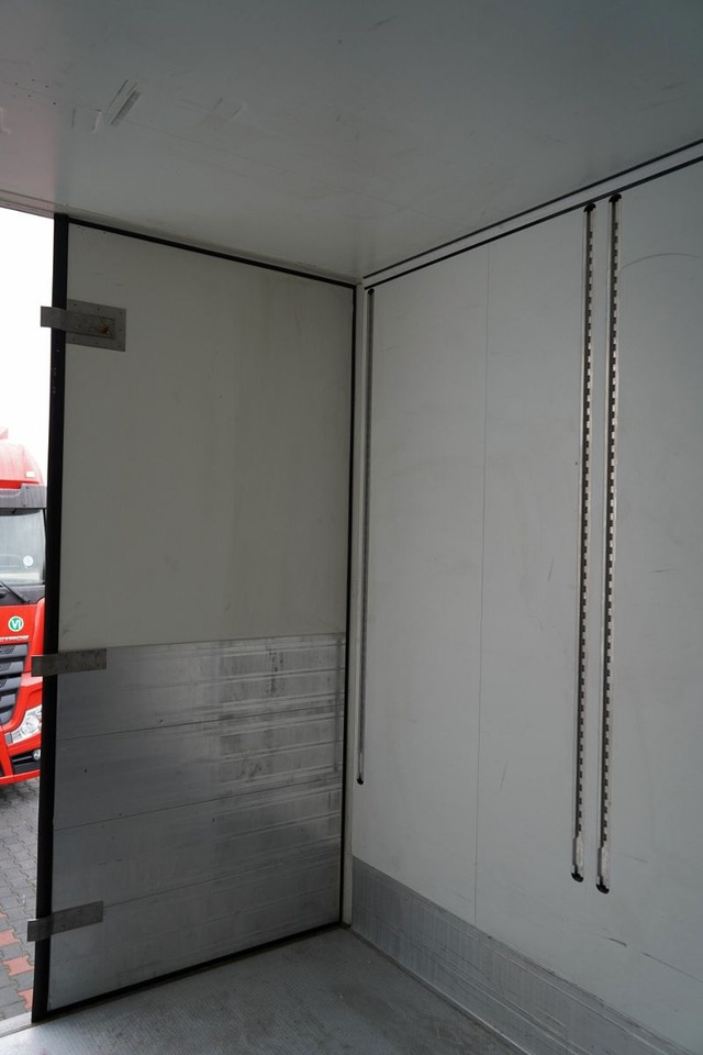 Refrigerator semi-trailer Schmitz Cargobull REFRIGERATED / NEW THERMO KING UNIT / SLX 300 /: picture 22