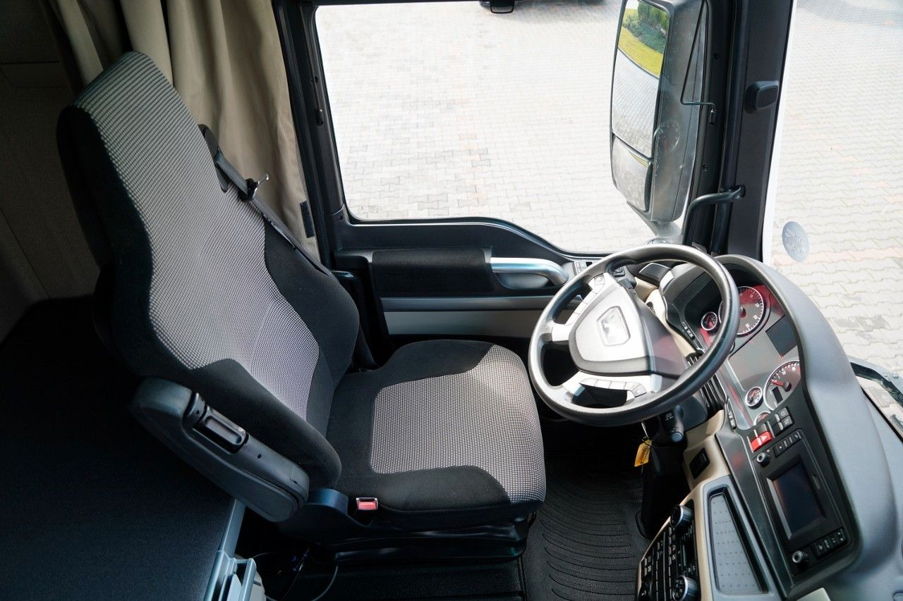 Tractor unit MAN TGX 18.460 / XXL / RETARDER / NAVI RIO: picture 25