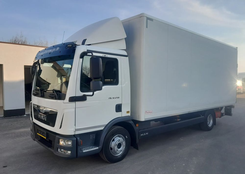 MAN TGL 12.250 NAUKA JAZDY / ELKA / L / MANUAL 8 / - Curtainsider truck: picture 4 MAN TGL 12.250 NAUKA JAZDY / ELKA / L / MANUAL 8 / - Curtainsider truck: picture 4